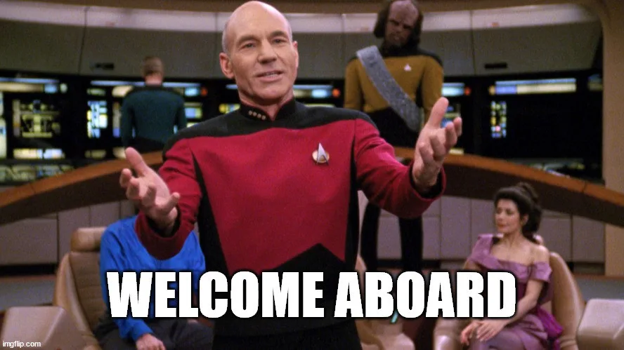 Le capitaine Picard, bras ouverts sur la passerelle de l'Enterprise, avec la légende « Welcome aboard ».